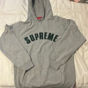 Supreme sweatshirt size xl